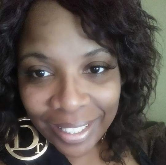 Meet your Posher, Erica - Picture 5 of 7